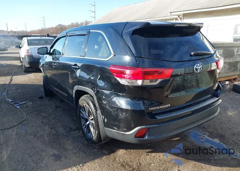 2018 Toyota Highlander Le z USA, uszkodzony, nr VIN 5TDBZRFH9JS844990